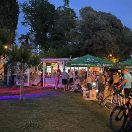 App Rebecca - Private Pool Appartement *