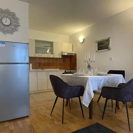 App Rebecca - Private Pool Appartement