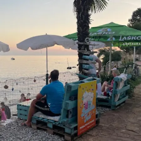 App Rebecca - Private Pool Apartament Brtonigla