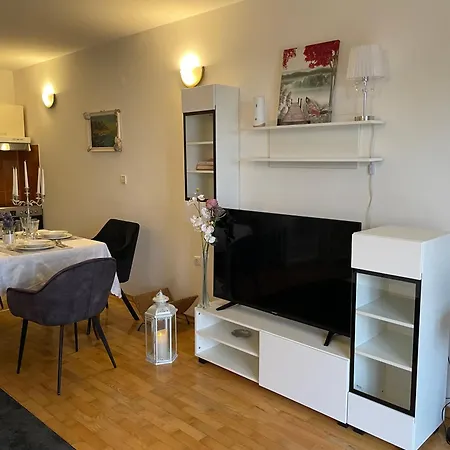 Apartment App Rebecca