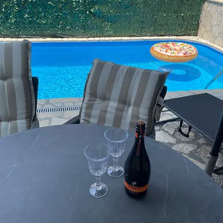 App Rebecca - Private Pool