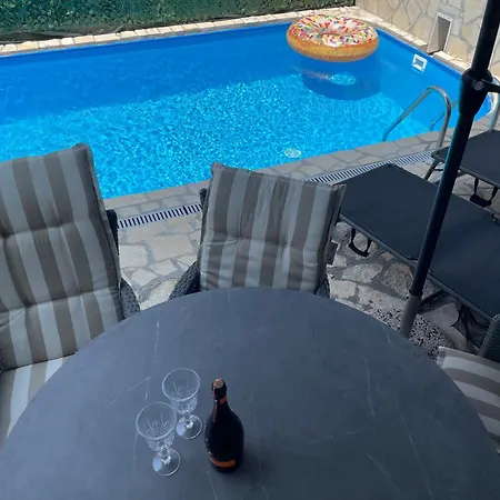 아파트 App Rebecca - Private Pool 브르토니글라